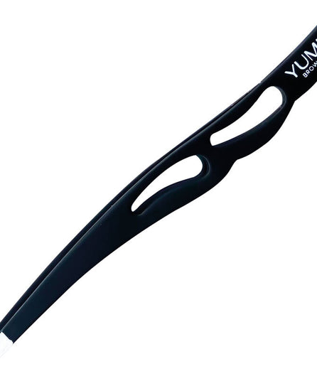 Pince à épiler forme biseauté noire - Yumi Brows