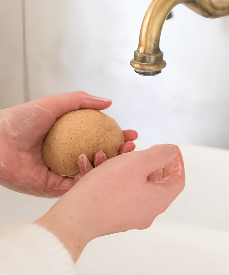 Eponge konjac exfoliante purifiante visage Ma Bonne Fée - Omum